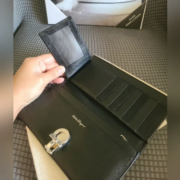 ❤️🔥Salvatore Ferragamo Gancini Continental Wallet❤️🔥 - Picture 7 of 12